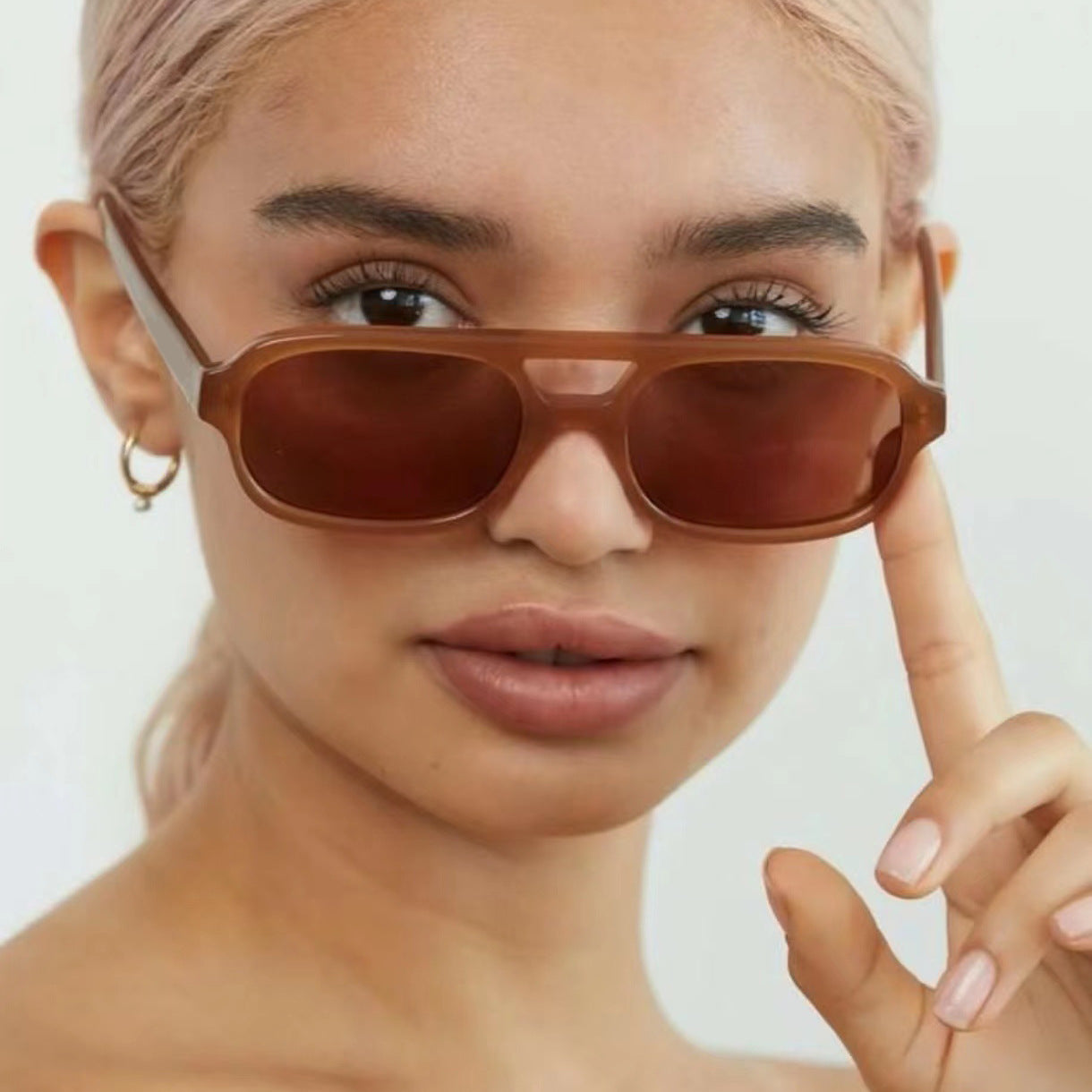 Damen modische quadratische Sonnenbrille aus transparentem Kunststoff Karnz