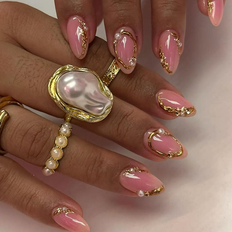 Glamouröse Perlenverzierte Nagelkunst