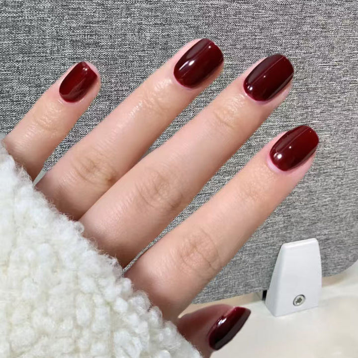 Glänzende Gel-Nagelverlängerungen