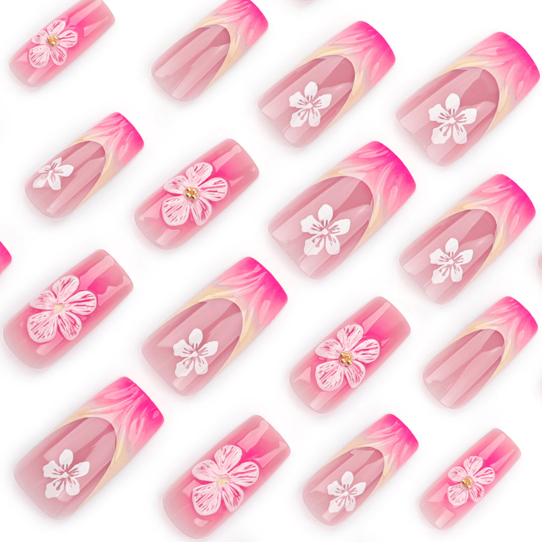 Kunstvolle Nagelverlängerungen mit floralen Designs Karnz