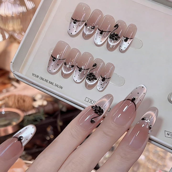 Künstlerische Stiletto Press-On Nagelkunst mit schimmernden Akzenten Karnz
