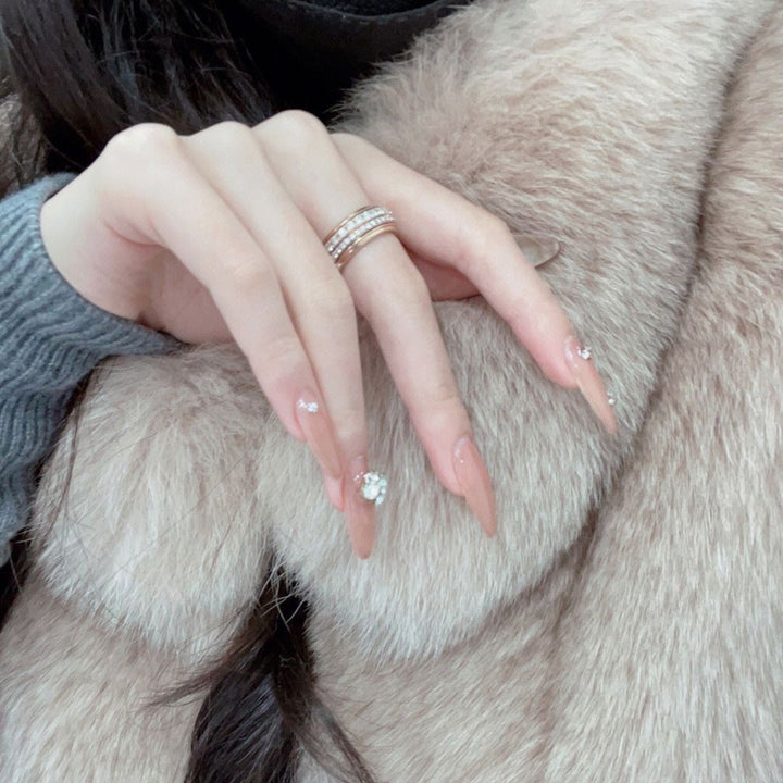 Dekorative Stiletto Nagelverlängerungen Karnz