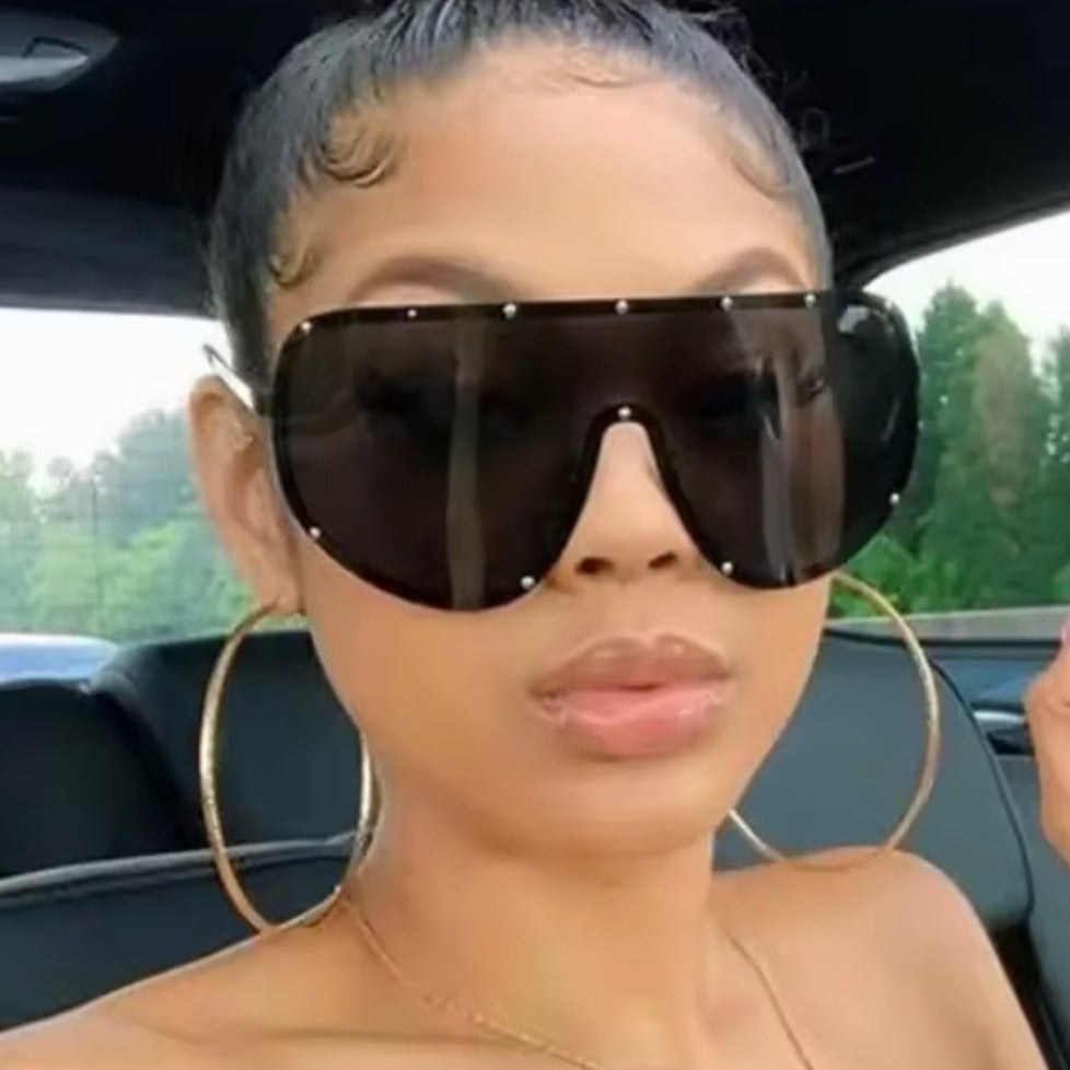 Damen futuristische Sonnenbrille mit großem Rahmen und innovativem Design Karnz