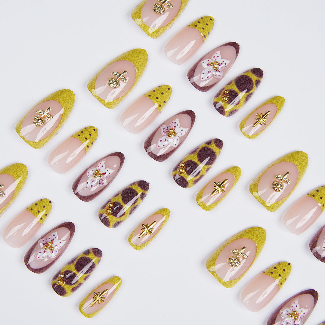 Elegantes Kunstnagel-Set mit einzigartigem Design Karnz