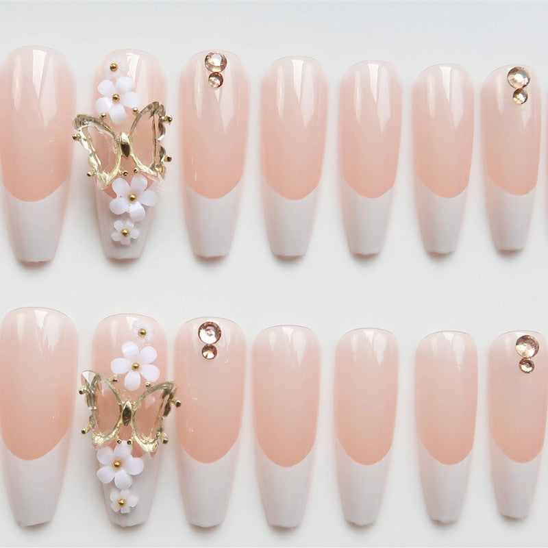 Luxus Press-On Nagelkunst mit floralen Akzenten Karnz