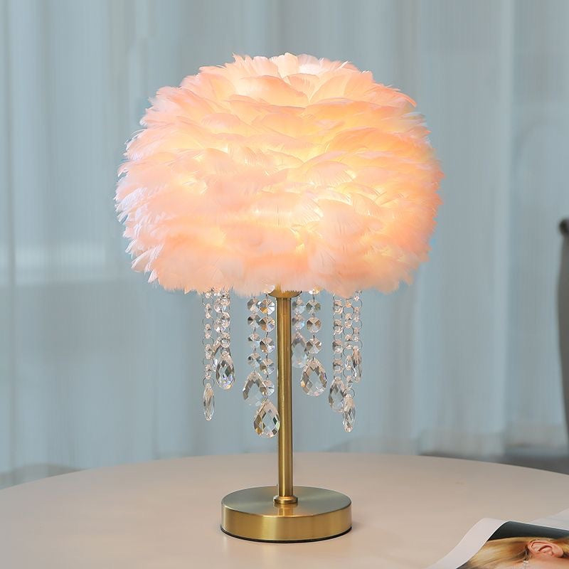 Federlampe mit Kristallakzenten