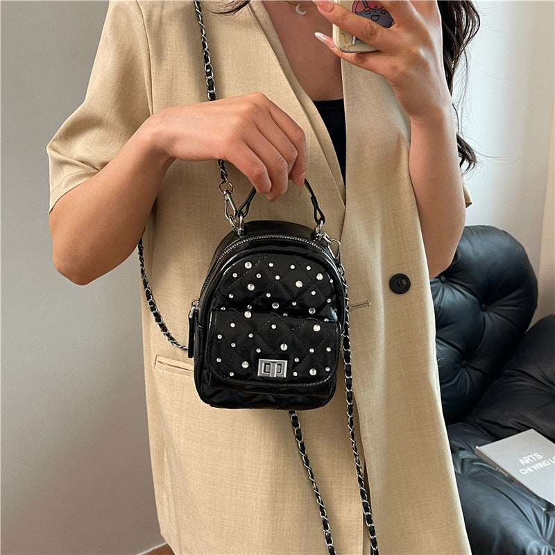 Quilted Mini-Rucksack mit Strass-Akzenten Karnz