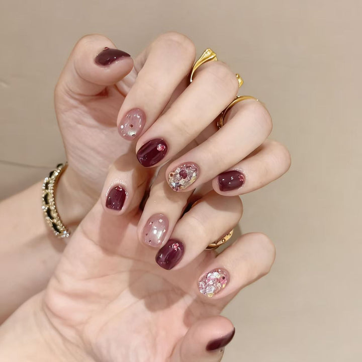 Künstlerische Glitzer-Nagelerweiterungen