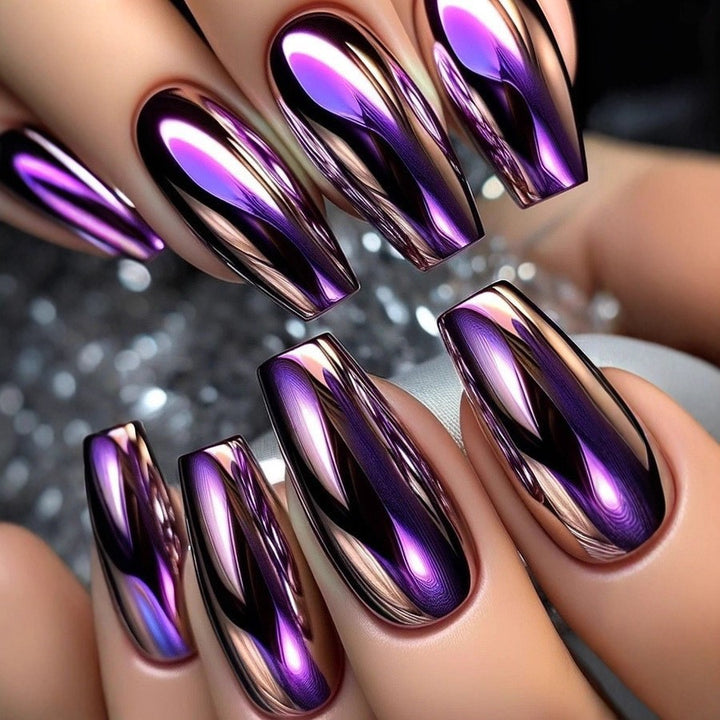 Hochglänzende Nagelkunst Karnz