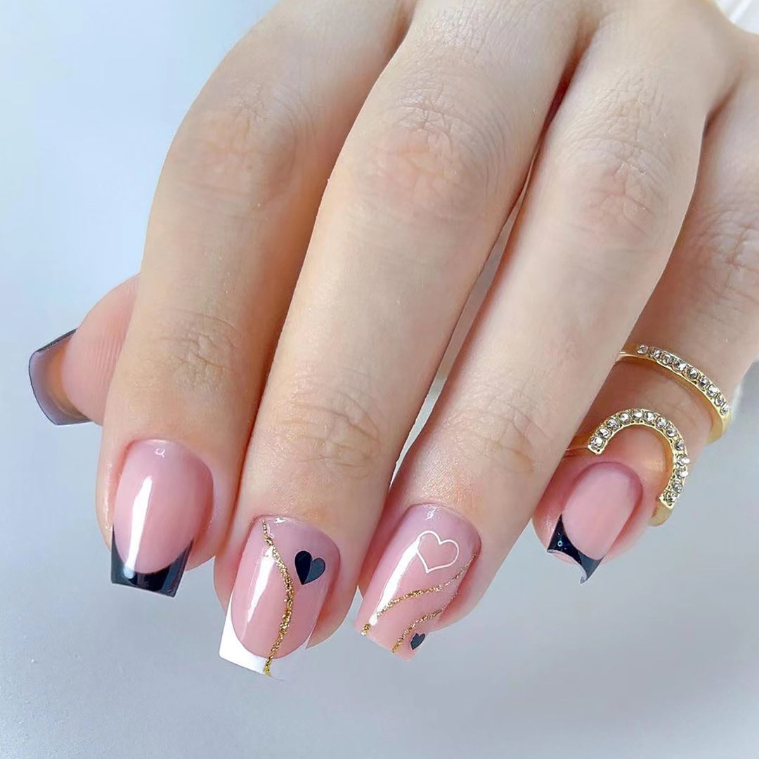 Kunstvolle Nagelverlängerungen mit elegantem Blattmuster Karnz