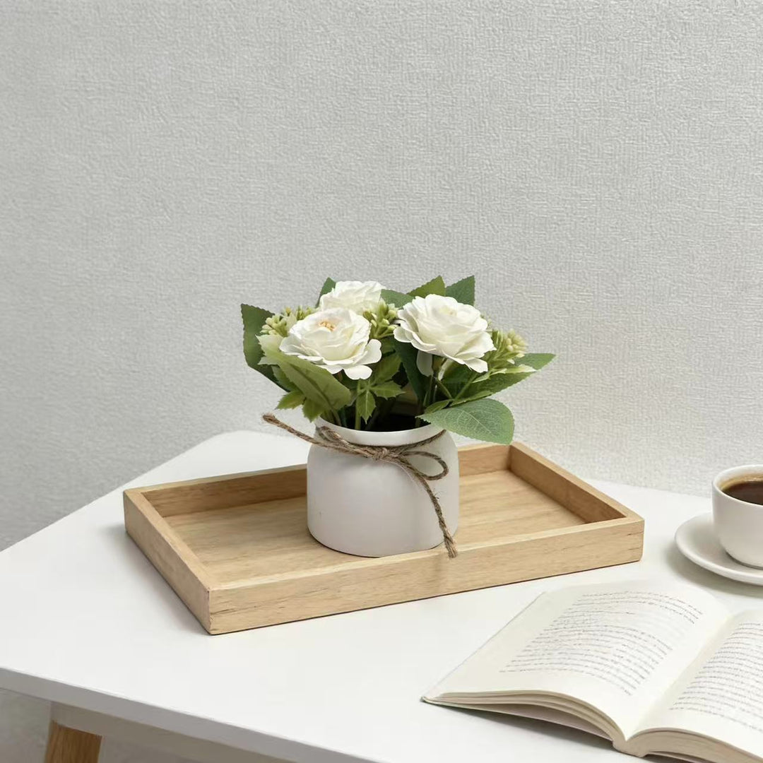 Dekorative Blumenarrangement für die Inneneinrichtung