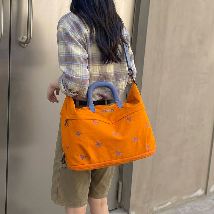 Stylische gestickte Reisetasche
