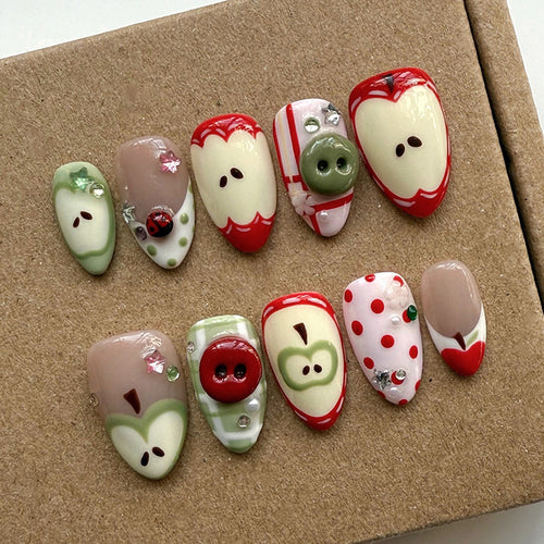 Kreatives Kunstnagelset mit festlichen Weihnachtsmotiven Karnz