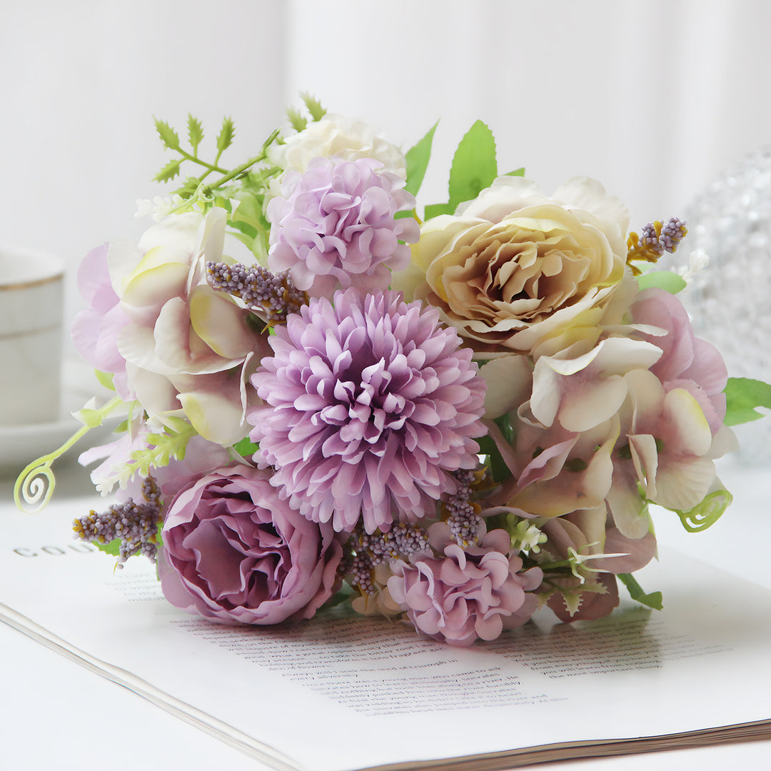 Realistischer künstlicher Blumenstrauß