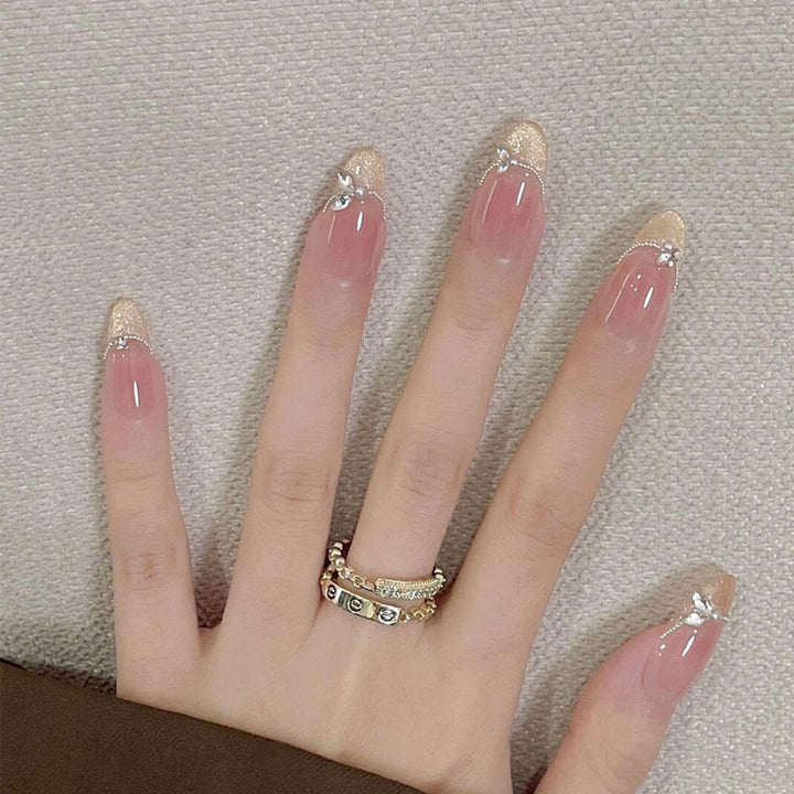 Elegantes Press-On-Nagelset mit künstlerischen Details Karnz