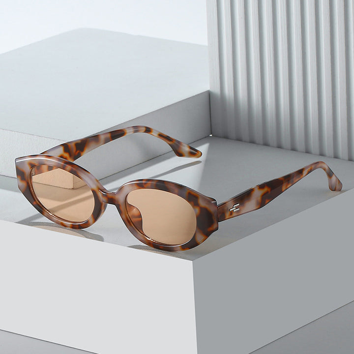 Modische auffällige ovale Sonnenbrille Karnz