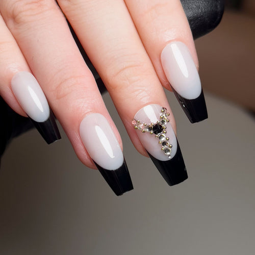 Kunstvolle Nagelverlängerungen mit Glitzer- und Ombre-Details Karnz