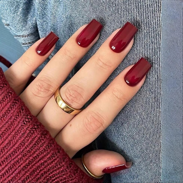 Kunstnagelset mit luxuriösem hochglänzenden Finish Karnz