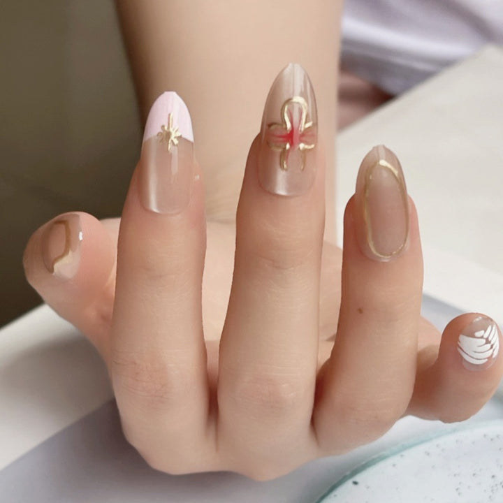 Künstlerisches Press-On-Nagelset mit eleganten floralen Akzenten Karnz