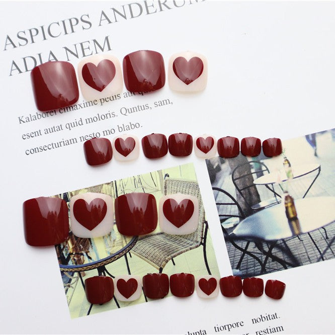 Künstlerisches Herzdesign Press-On Fußnägel