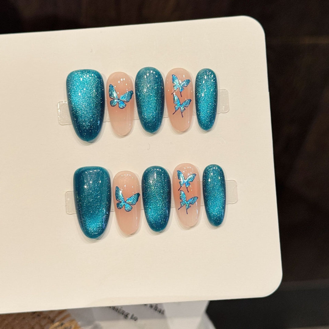 Dekoratives Press-On Nagelkunst Set mit glitzernden Schmetterlingsakzenten