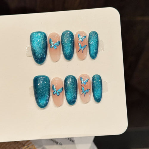 Dekoratives Press-On Nagelkunst Set mit glitzernden Schmetterlingsakzenten