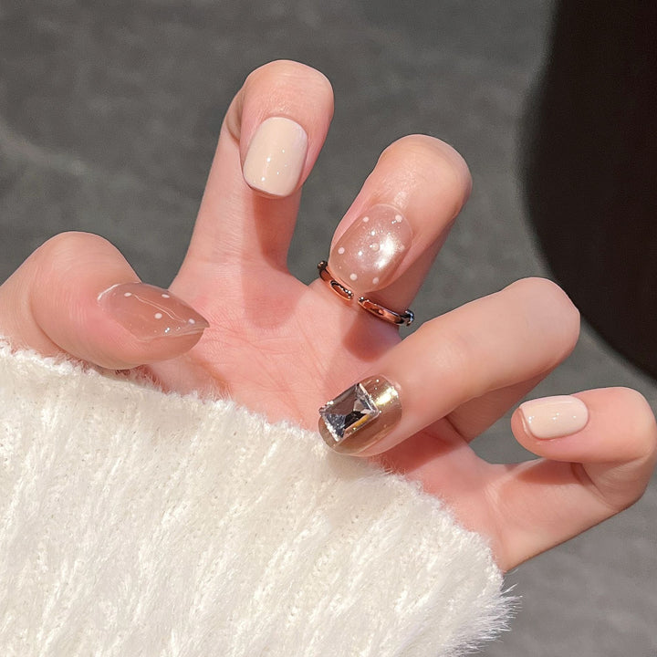 Elegantes Press-On Nagelkunst-Set Karnz