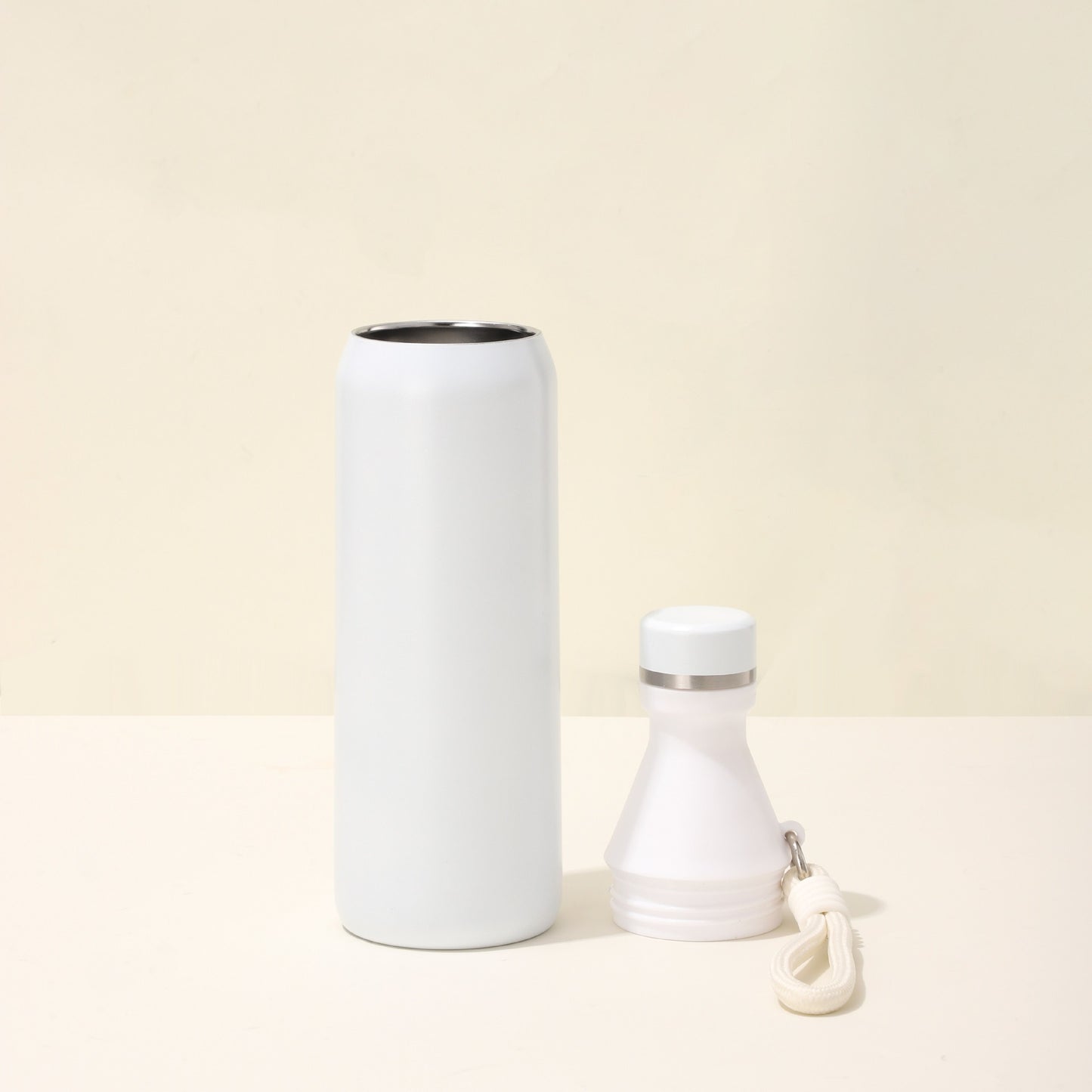 Damen isolierte Wasserflasche mit praktischem Trageband Karnz
