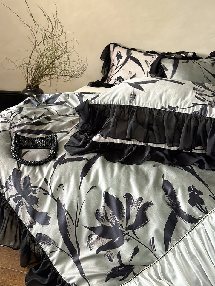 Romantischer Bettbezug mit gerafftem Volant, Chiffon-Rüschensaum und großfloralem Print