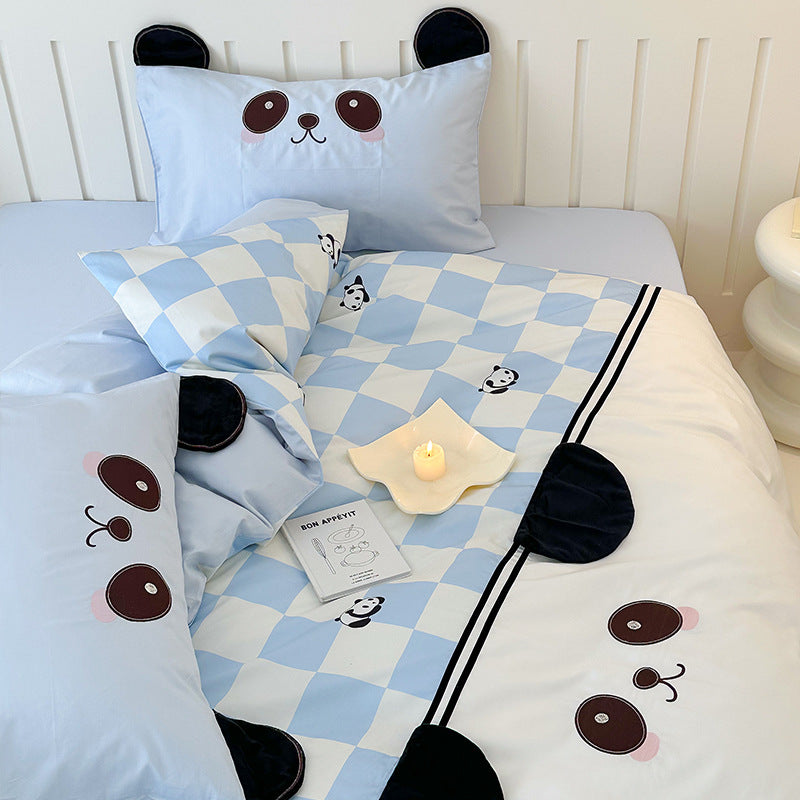 Kinder-Bettwäschegarnitur mit Karo-Muster, gesticktem Panda‑Gesicht und dreidimensionalen Ohrapplikationen