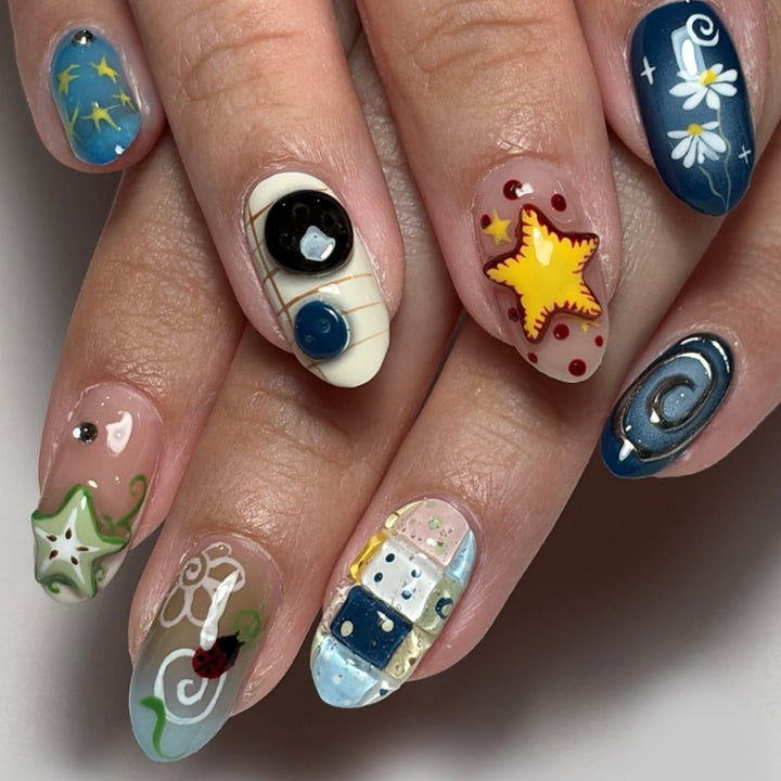 Kunstfingernägel mit Kreativen Maritimen Designs und 3D-Elementen Karnz