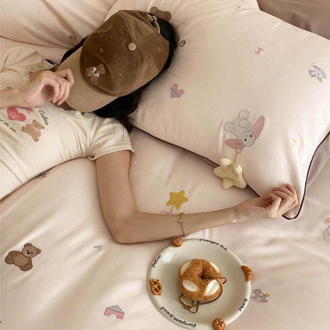 Weiches Baumwollsatin-Bettdeckenbezug-Set mit verspielten Tiermotiven undmini bestickten Motiven