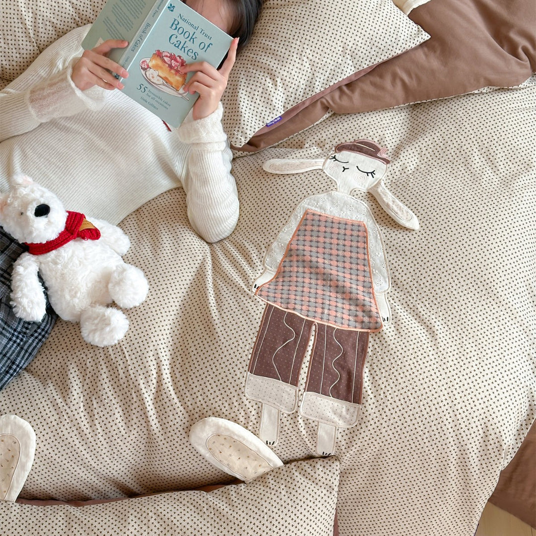 Wende-Baumwollmischung-Bettbezug-Set mit Applikation von Hasenohren & Patchwork-Puppenakzent