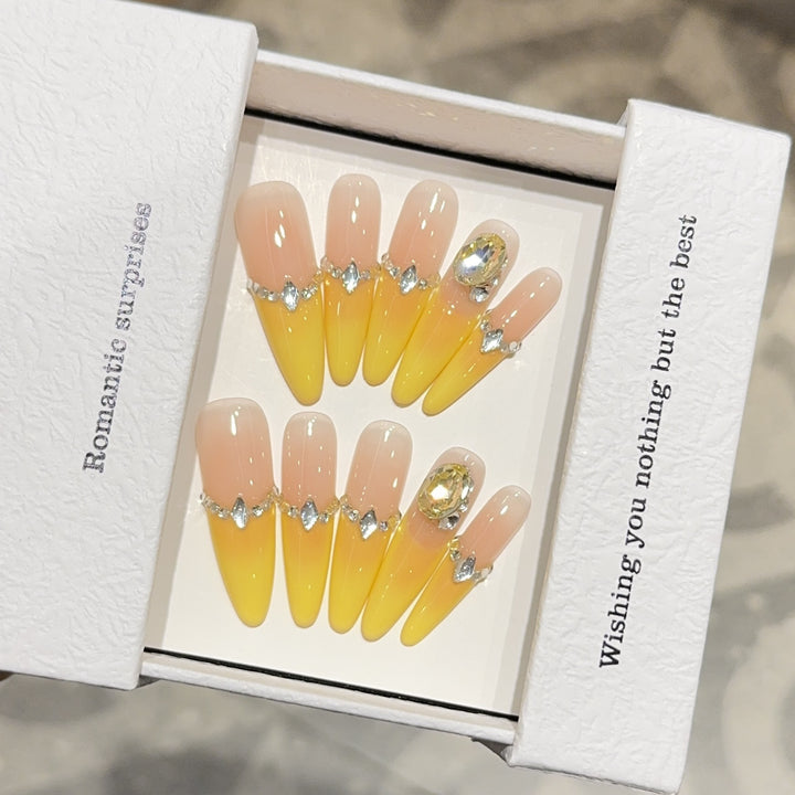 Kunstnägel mit Luxuriösem Glitzer- und Farbverlauf Karnz