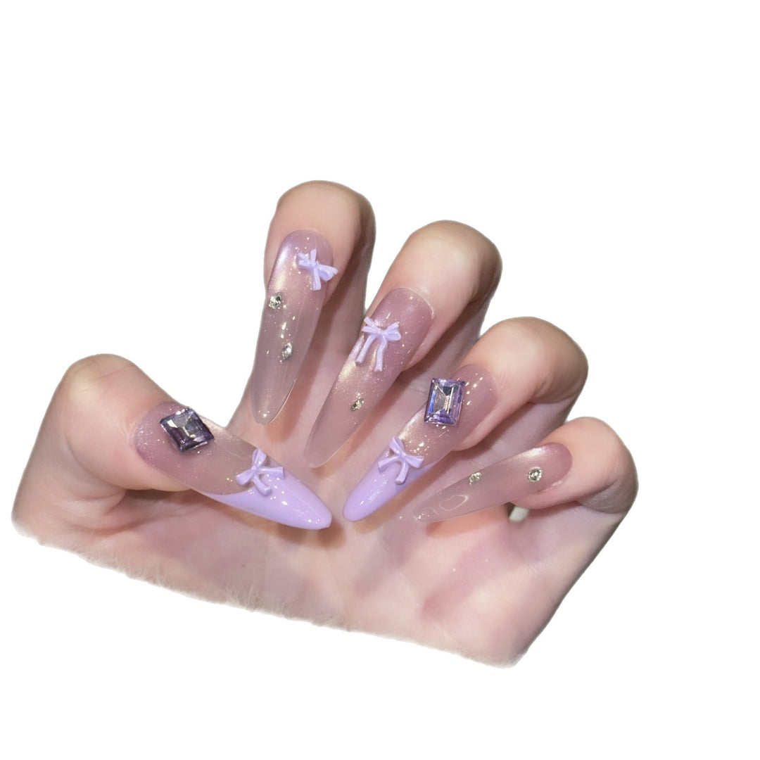 Elegantes handgefertigtes Press-On Nagelkunstset Karnz