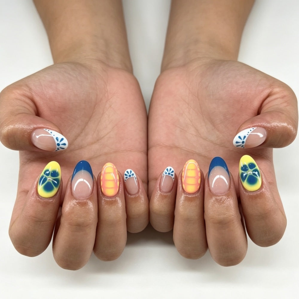 Künstlerische florale Nagelspitzen