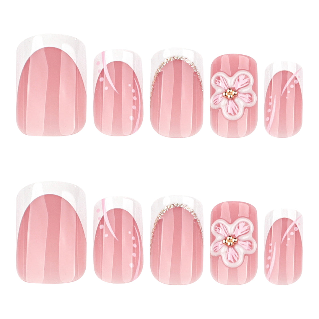 Kunstvolle Nagelverlängerungen mit Blumen-Design Karnz