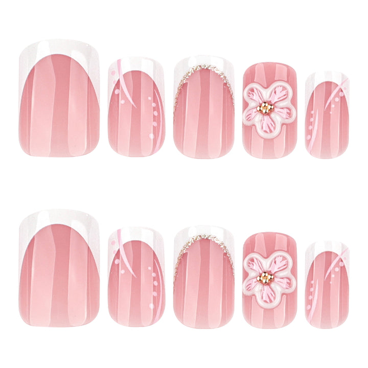 Kunstvolle Nagelverlängerungen mit Blumen-Design Karnz