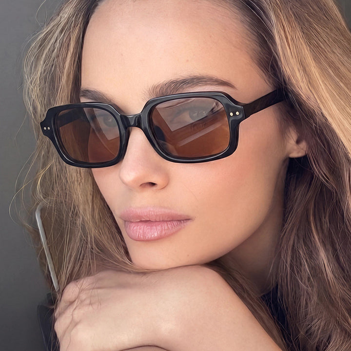 Damen stilvolle quadratische Sonnenbrille mit markanten Akzenten Karnz