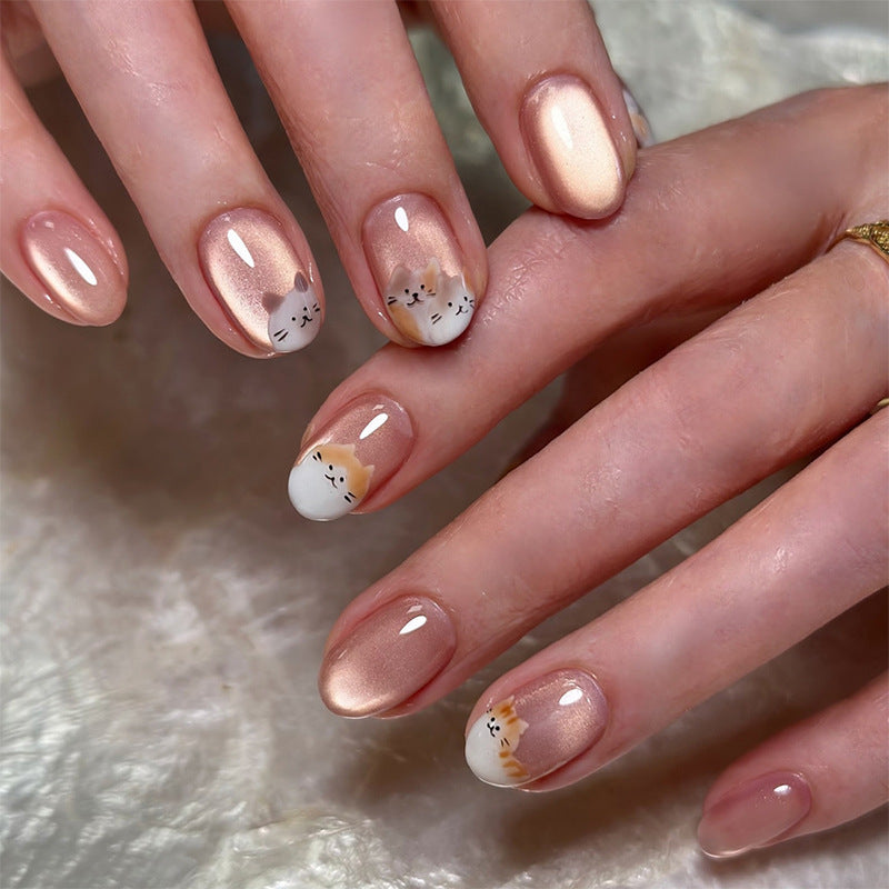 Kreatives Kunstnagelset mit niedlichen Tiermotiven und Glitzerakzenten Karnz