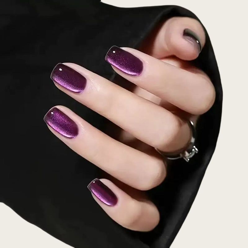 Kunstnagelset mit verschiedenen Designs Karnz