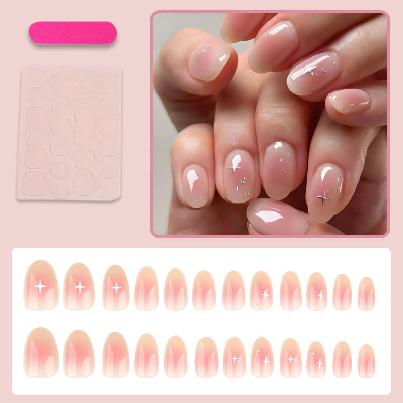Kunstnagelset mit elegantem French-Akzent und Glitzerdetails Karnz