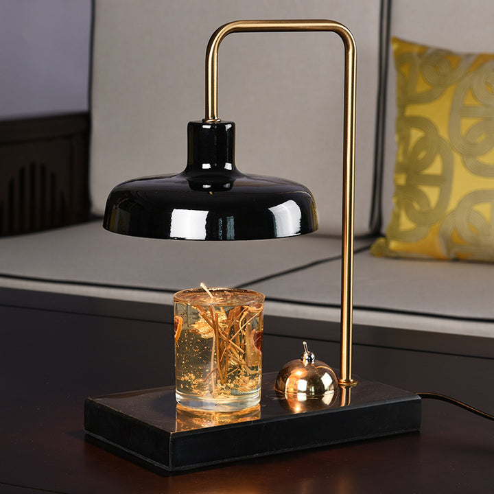 Moderne Tischlampe mit Kerzenhalter