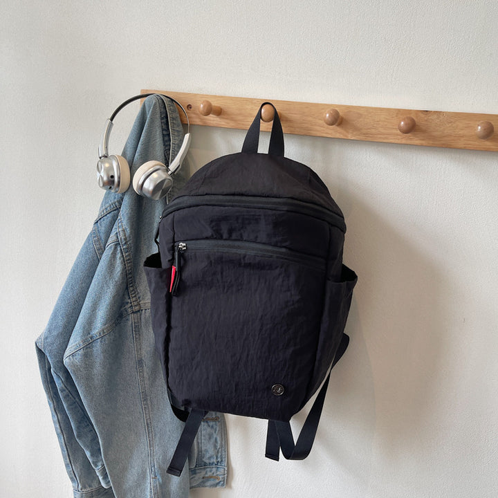 Moderner minimalistischer Rucksack für Reisen
