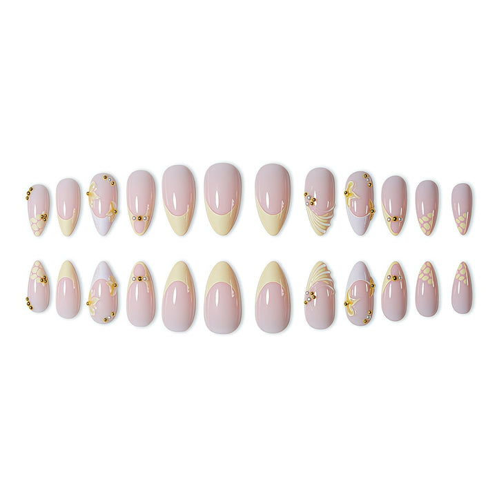 Elegante florale Nagelkunstverlängerungen Karnz
