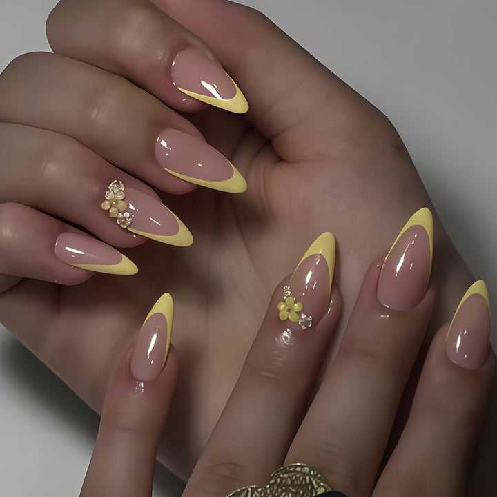 Elegantes florales Akzent-Nagelkunst-Set Karnz