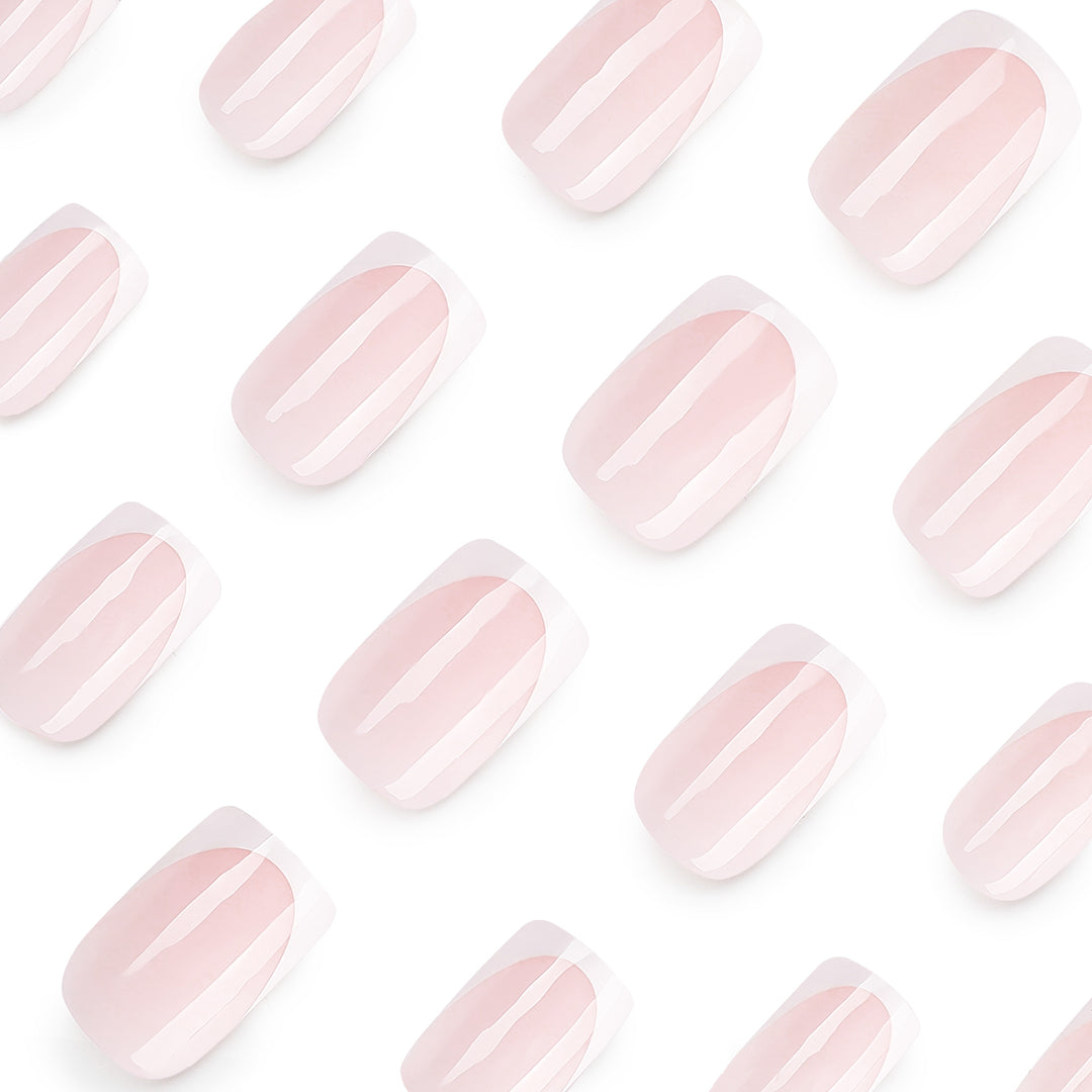 Künstliche Nagelverlängerungen mit modernem French-Tip Karnz