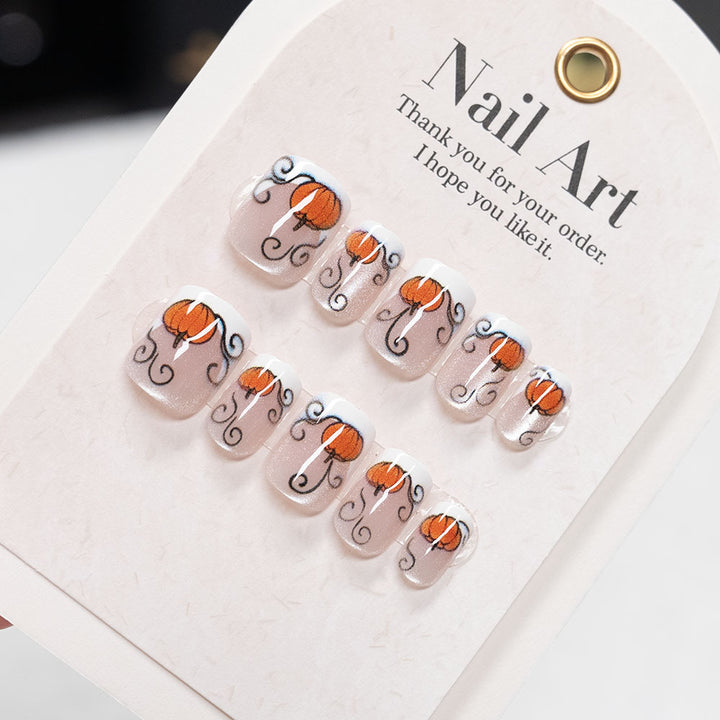 Festliche Kürbis-themed Nail Art