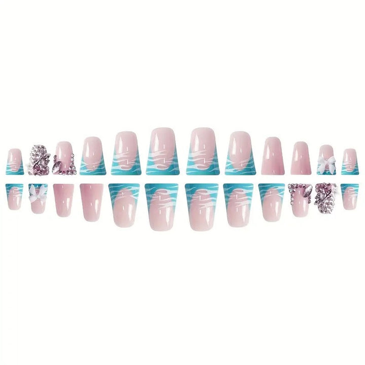 Dekorative stilisierte Nagelverzierungen Karnz