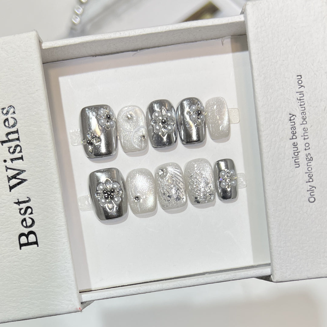 Dekoratives Silber Press-On Nagelset Karnz